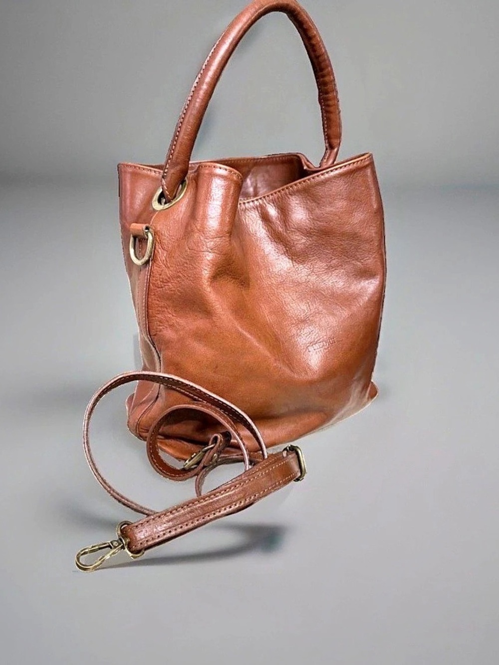 I Medici Leather Shoulder Bag in cognac beautiful elegant